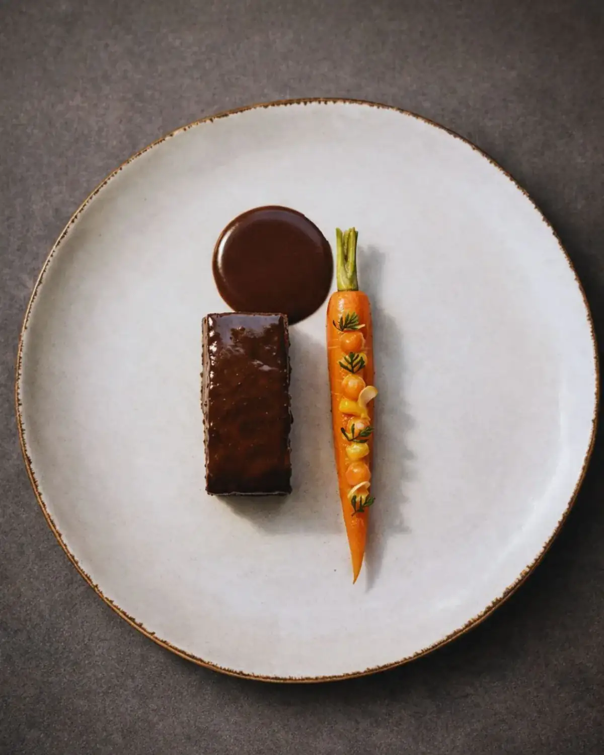 Bœuf braisé, carotte glacée · jus réduit