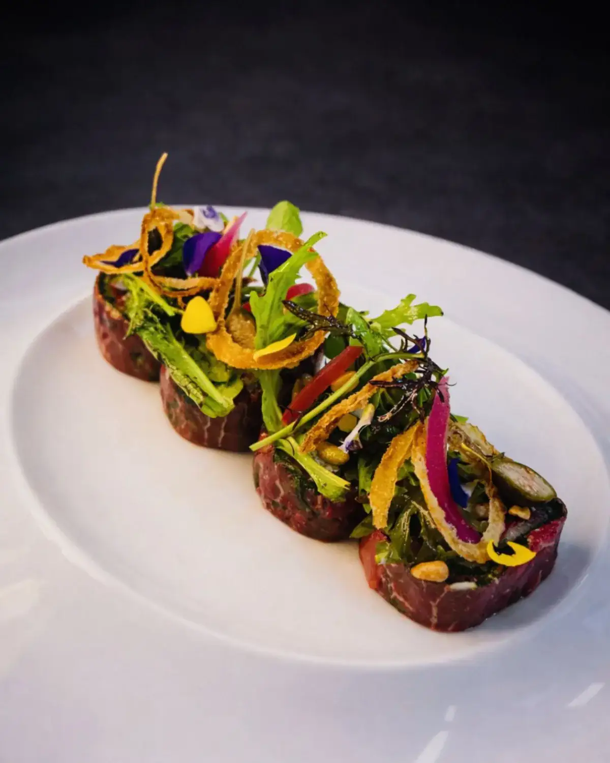 Carpaccio de bœuf et jardin végétal — dressage gastronomique chef privé à domicile Lyon