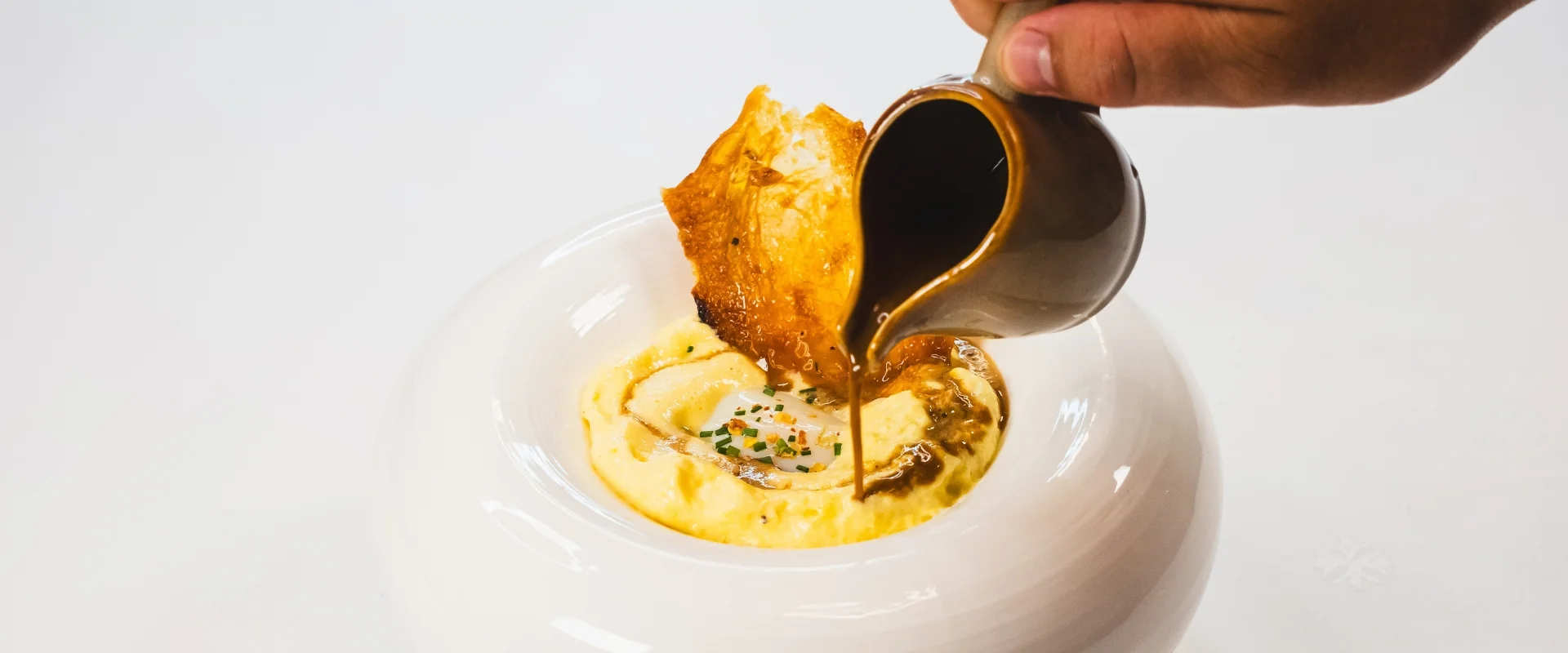 Sean Ouler chef privé Lyon - Œuf parfait au jus de volaille, technique gastronomique