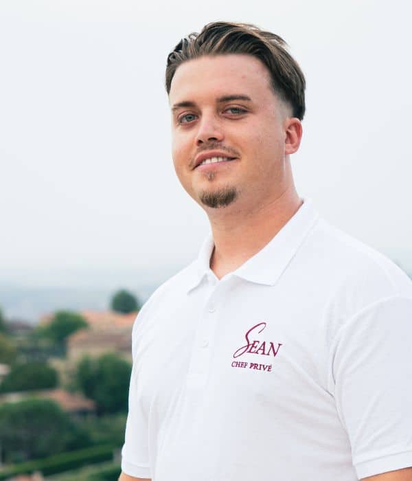 Portrait de Sean, chef privé gastronomique à Lyon, proposant des prestations culinaires haut de gamme à domicile.