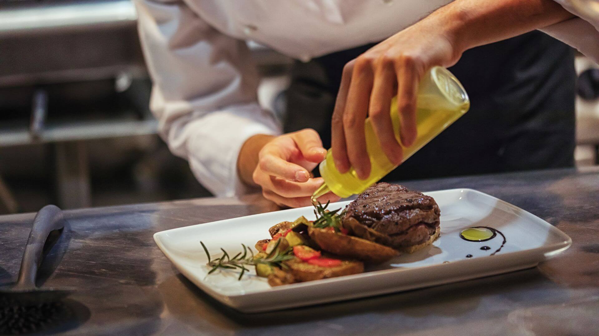 Comment devenir chef cuisinier à domicile ? Guide complet